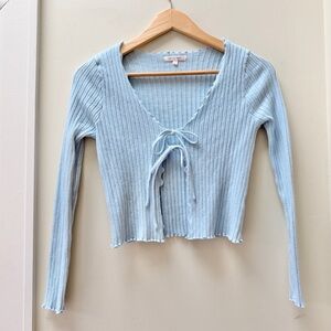 Tie-Front Ribbed V-Neck Crop Top in Light Blue
